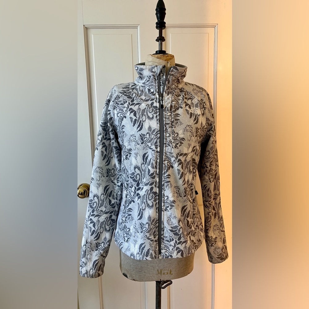 The North Face jacket
Ladies S/P